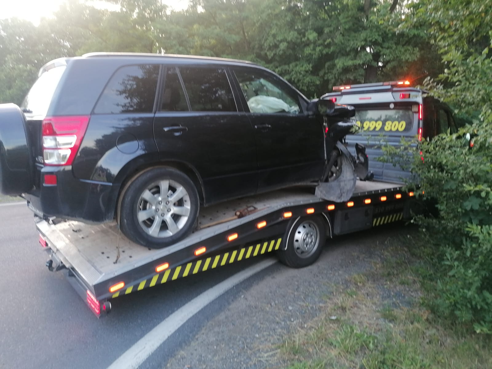 Samochód osobowy przewożony lawetą Auto-Hol-Mobile
